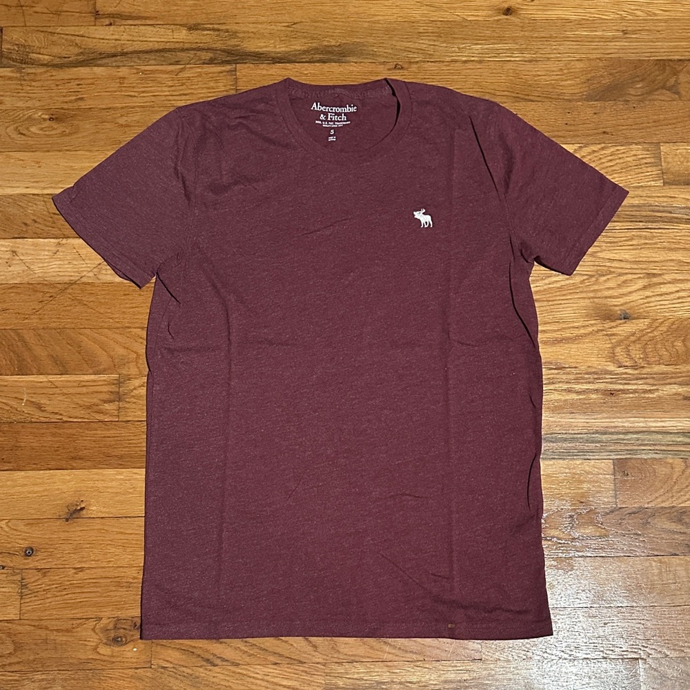 Abercrombie & Fitch Men's Burgundy Tee